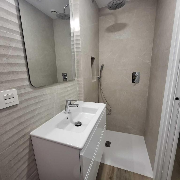 Bonito apartamento moderno con terraza privada - One-Bedroom Apartment - 13