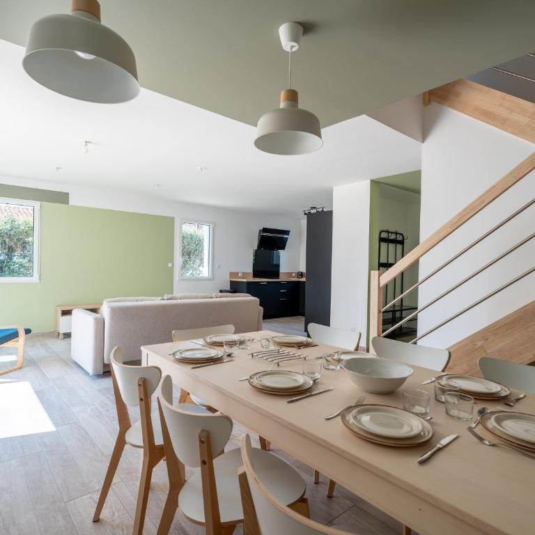 Maison neuve climatisée, 8 pers, proche plages, surf, Wi-Fi, terrasse, parking, ménage inclus - FR-1-319-526 - Maison de Vacances - 16