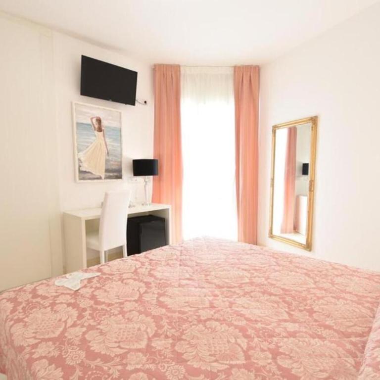 Hotel Oxford - Chambre Double avec Balcon et Vue Latérale sur la Mer - 6