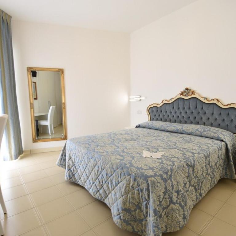 Hotel Oxford - Chambre Double - Vue Latérale sur Mer - 6