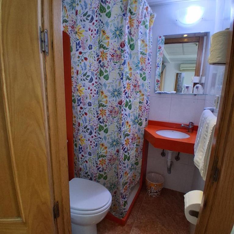 Pension Segura - Habitación Doble con balcón - 1 o 2 camas - 10