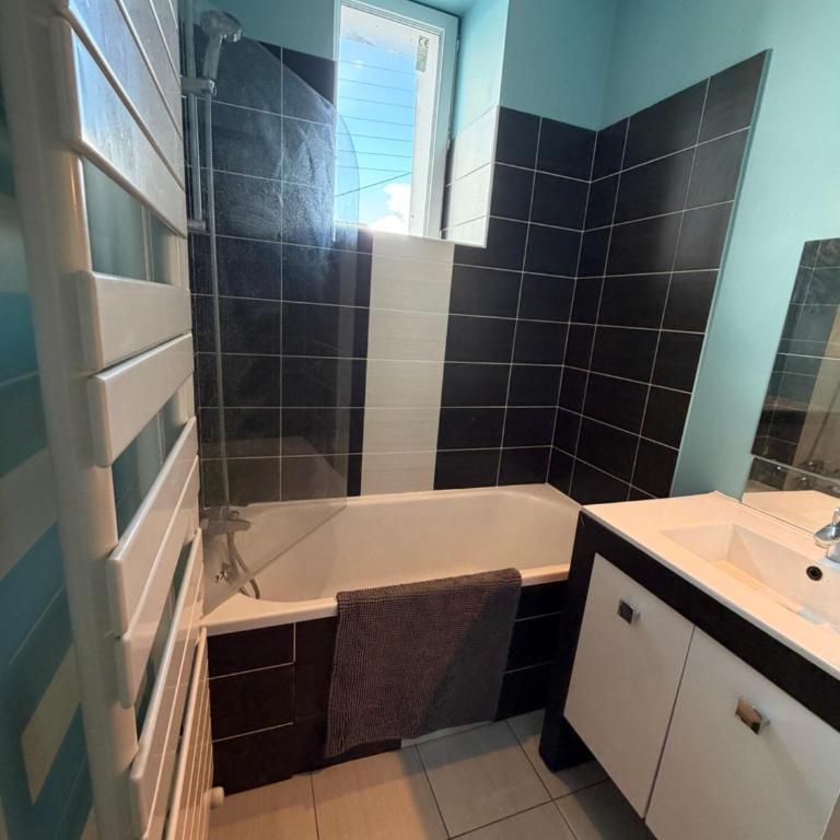 Grande Maison Familiale à Nantes avec Piscine - Maison 4 Chambres - 26
