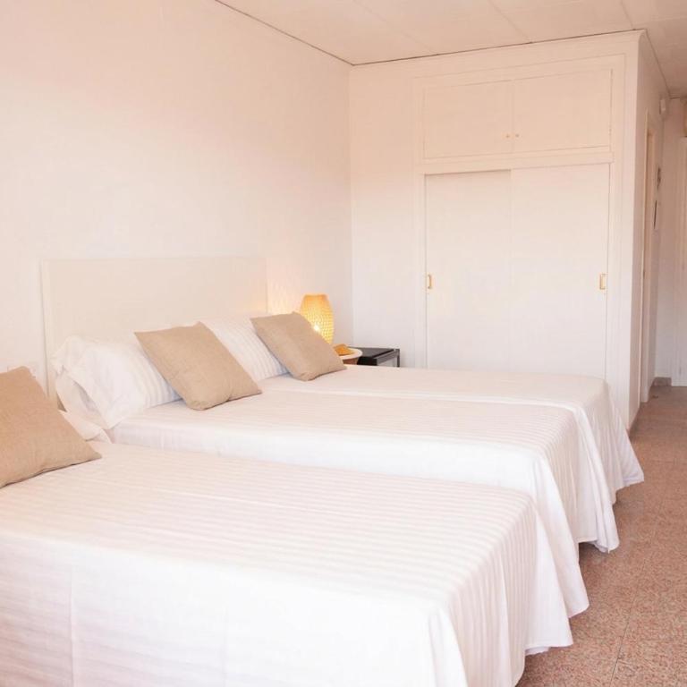 Hostal Comercio - Habitación Triple con balcón - 5
