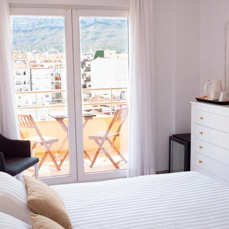 Hostal Comercio - Habitación Triple con balcón - 8