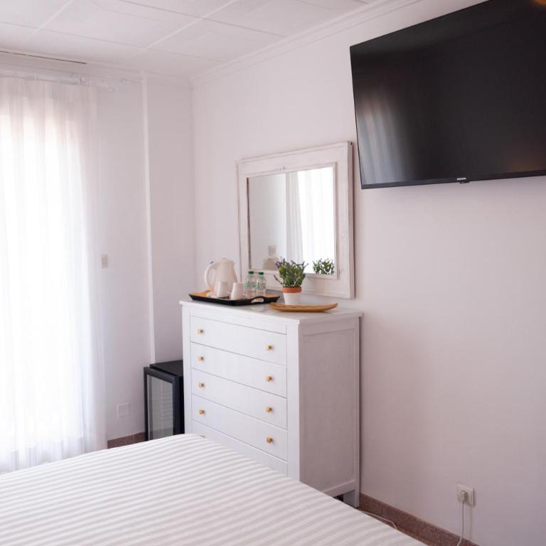Hostal Comercio - Habitación Doble con balcón - 1 o 2 camas - 4