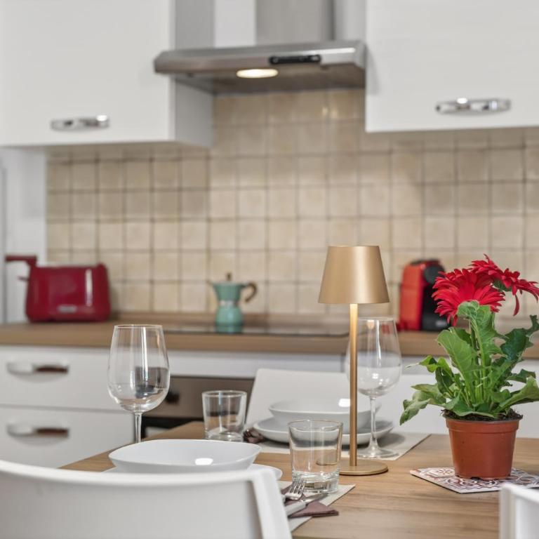 Chez Giselle - Two-Bedroom Apartment - 22