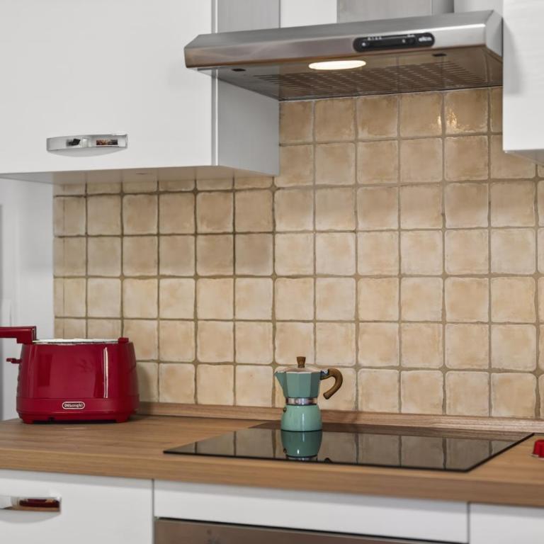 Chez Giselle - Two-Bedroom Apartment - 25
