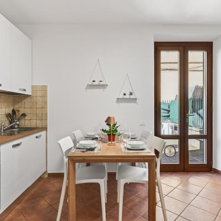 Chez Giselle - Two-Bedroom Apartment - 24