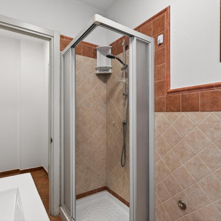Chez Giselle - Two-Bedroom Apartment - 11