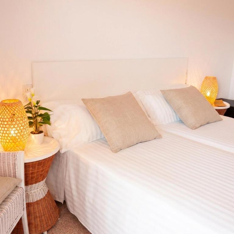 Hostal Comercio - Habitación Doble con balcón - 1 o 2 camas - 7