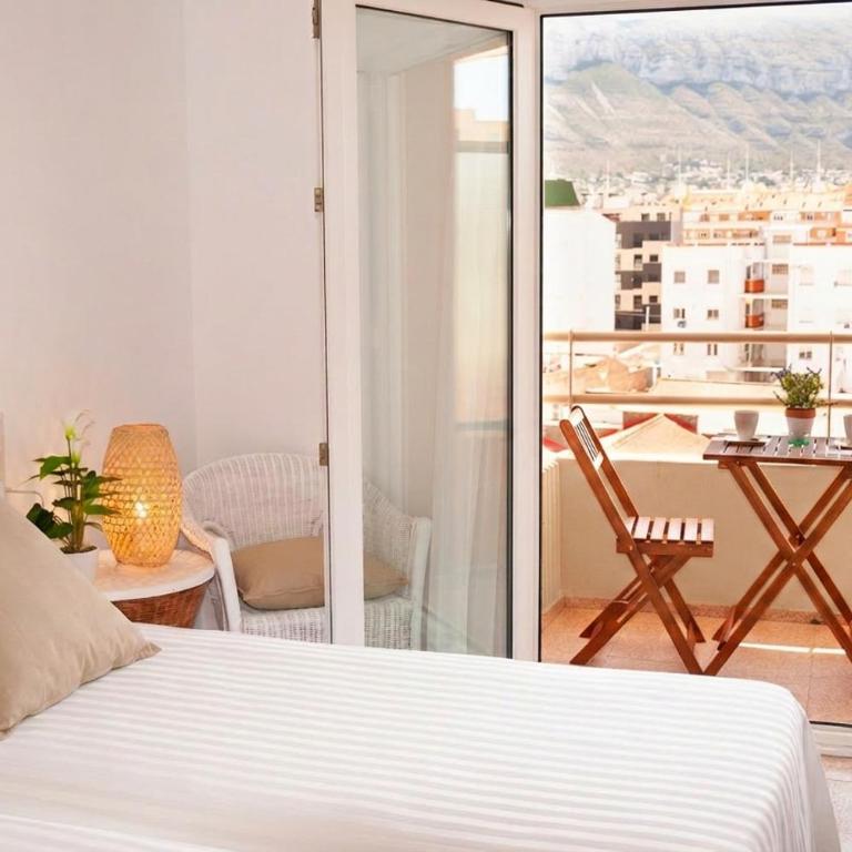 Hostal Comercio - Habitación Doble con balcón - 1 o 2 camas - 1