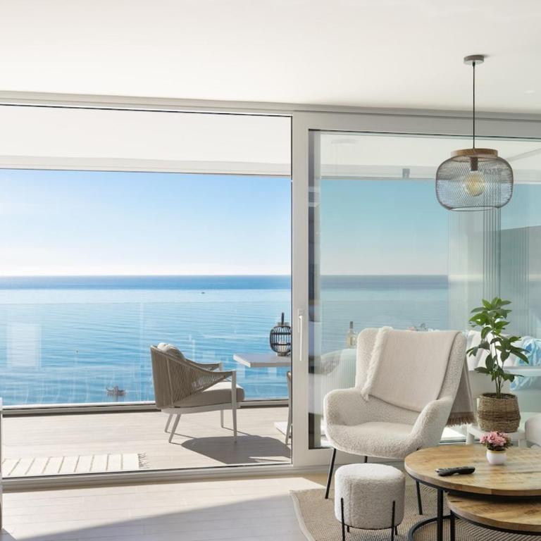 Stunning Seafront Apartment in Carvajal Beach - Apartment - 2