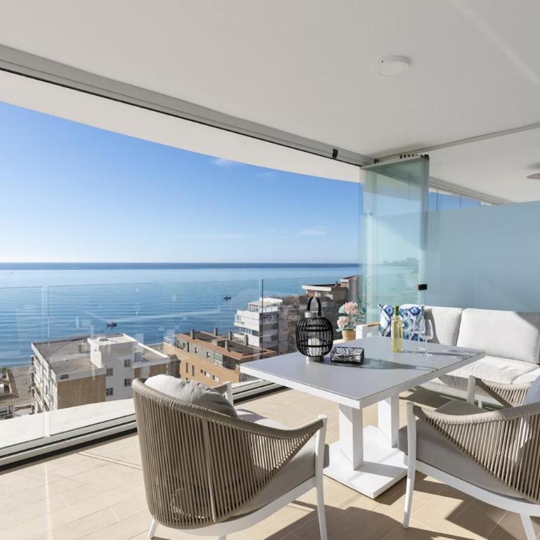 Stunning Seafront Apartment in Carvajal Beach - Apartment - 4