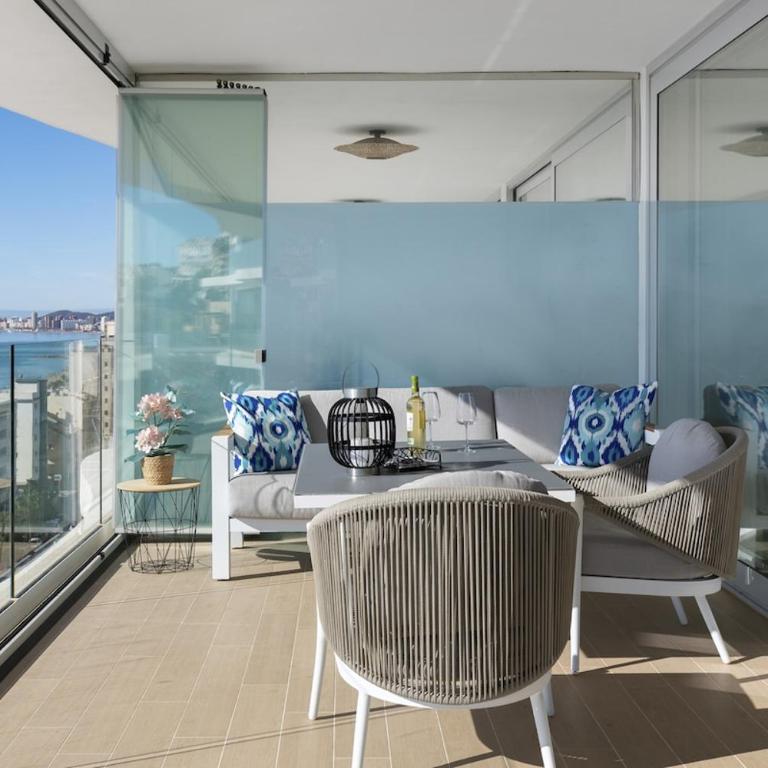 Stunning Seafront Apartment in Carvajal Beach - Apartment - 5