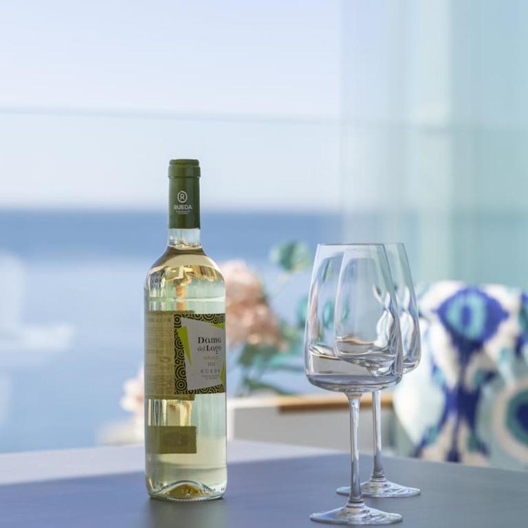 Stunning Seafront Apartment in Carvajal Beach - Apartment - 9