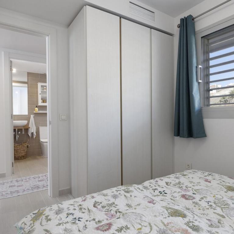 Stunning Seafront Apartment in Carvajal Beach - Apartment - 21