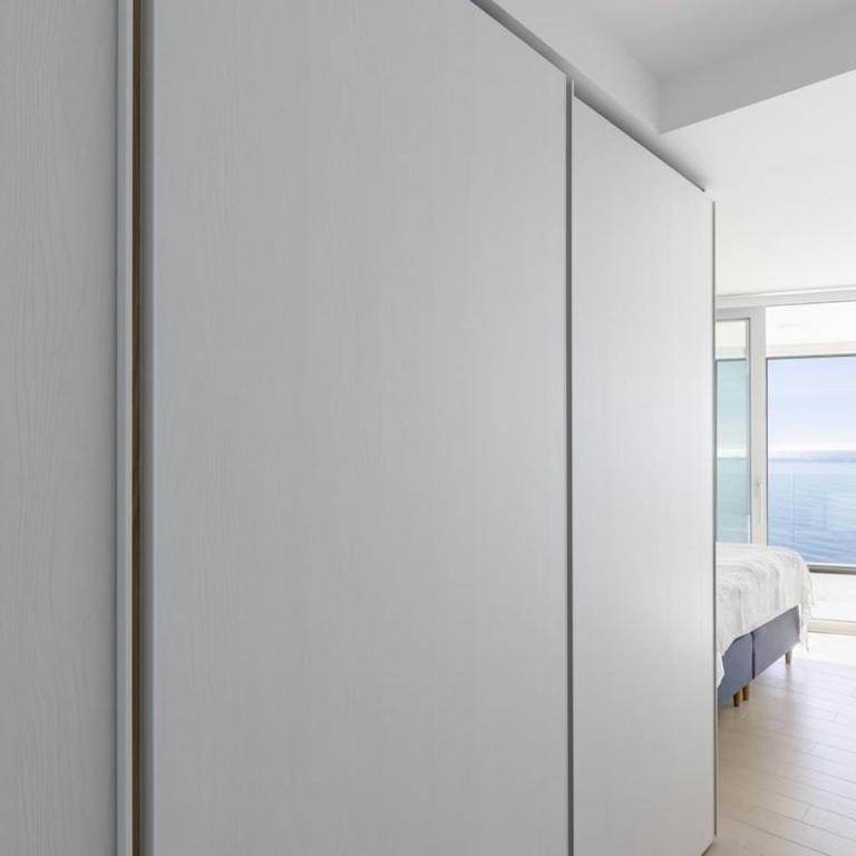 Stunning Seafront Apartment in Carvajal Beach - Apartment - 25