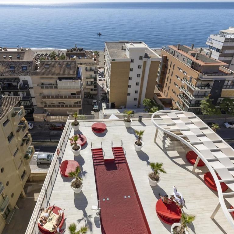 Stunning Seafront Apartment in Carvajal Beach - Apartment - 28
