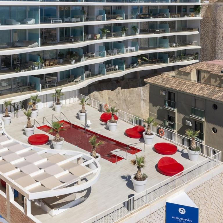 Stunning Seafront Apartment in Carvajal Beach - Apartment - 31