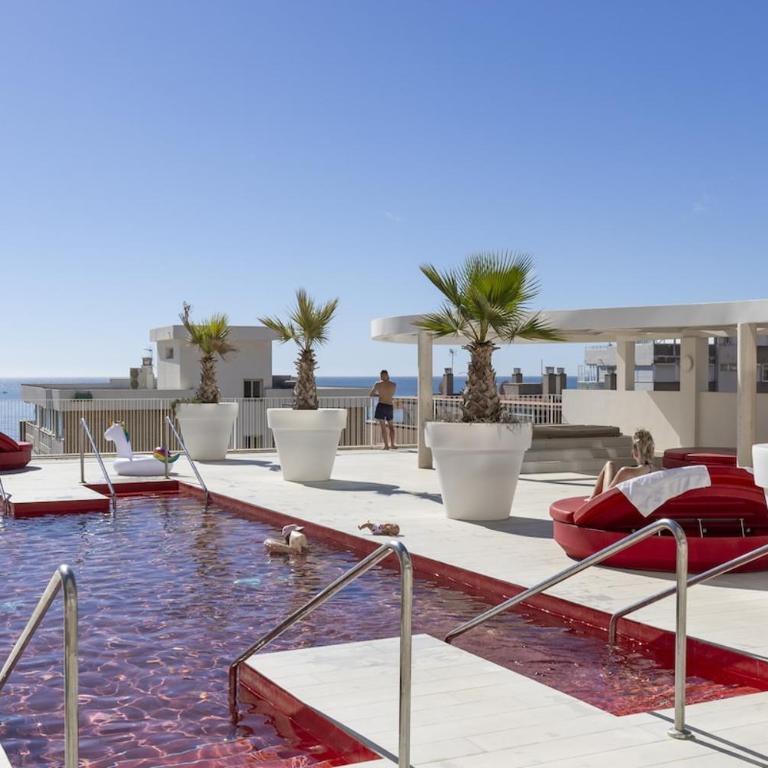 Stunning Seafront Apartment in Carvajal Beach - Apartment - 32