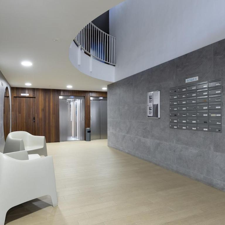 Stunning Seafront Apartment in Carvajal Beach - Apartment - 42