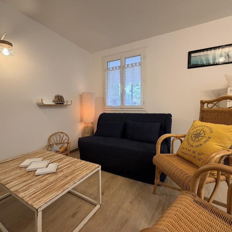 Appartement Camélias - 100m plage - One-Bedroom Apartment with Garden - 3