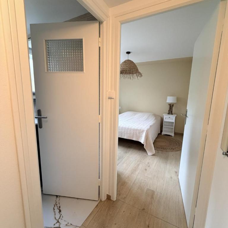 Appartement Camélias - 100m plage - One-Bedroom Apartment with Garden - 11