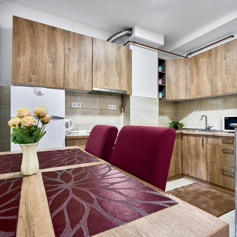 Regency Aparthotel Sarajevo - Two-Bedroom Apartment with River View - 3