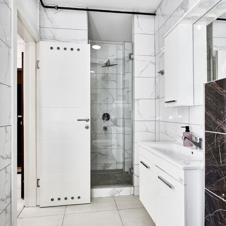 Regency Aparthotel Sarajevo - One-Bedroom Apartment - 3