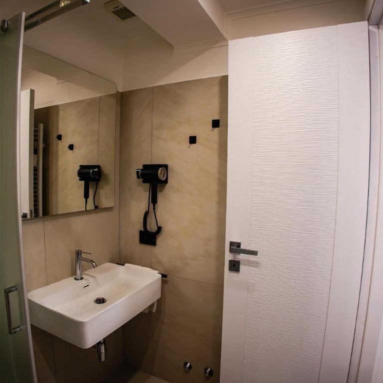 Seven Kings Relais - Camera Doppia con Letti Singoli con Bagno Privato - 8