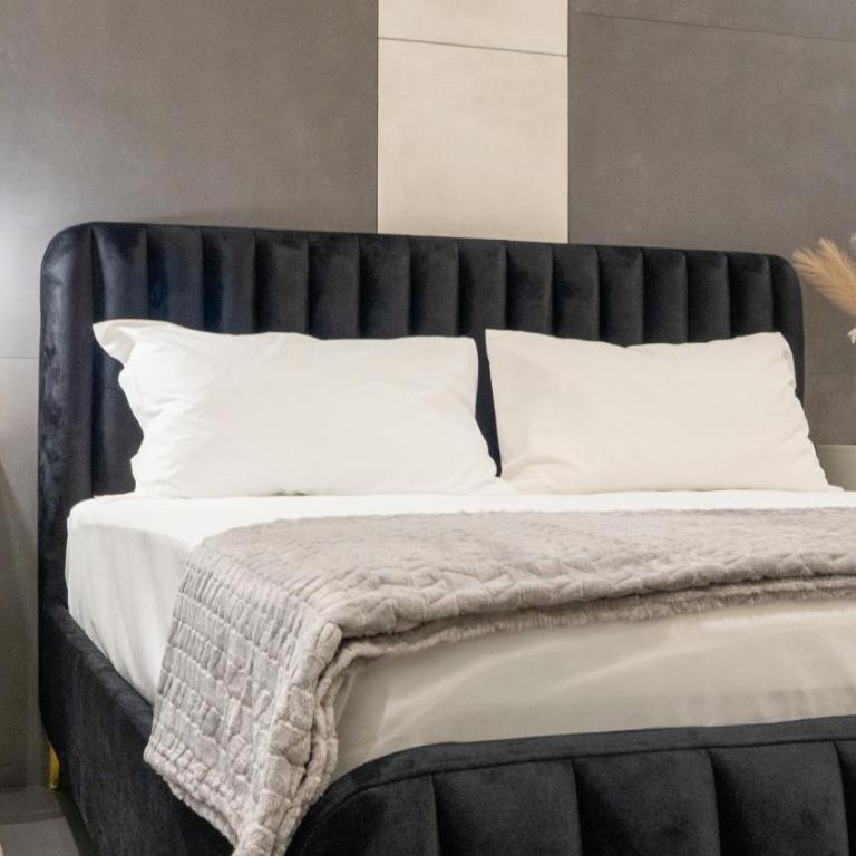 Aetna LuxurySuites - Superior Queen Room - 10