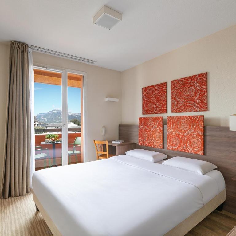 Kyriad Chambéry Centre - Hôtel et Résidence - Chambre Standard - 1 Lit Double - Balcon - 8