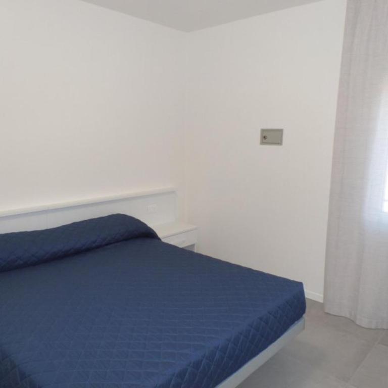 Residence with a pool and hot tub in a quiet area - Apartment - 5