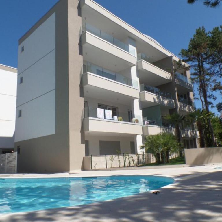 Residence with a pool and hot tub in a quiet area - Apartment - 17