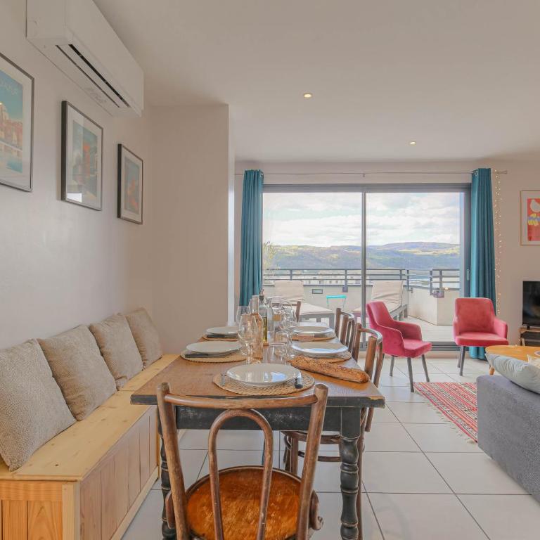 Appartement 6 personnes Terrasse 100m2 Parking Proche Centre et Gare - Appartement 2 Chambres - 17