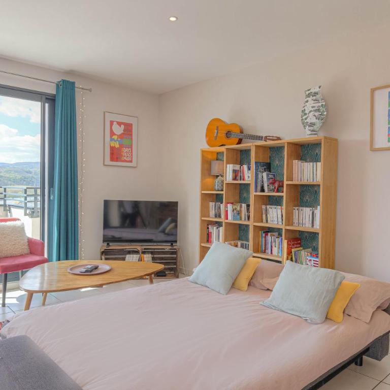 Appartement 6 personnes Terrasse 100m2 Parking Proche Centre et Gare - Appartement 2 Chambres - 15