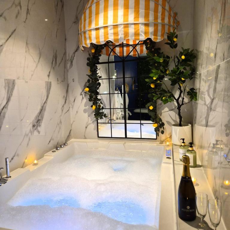 Ciao Bella Wellness Suite - Luxury Jacuzzi, Massage Table & AC in Central Nice - Appartement 1 Chambre - 29