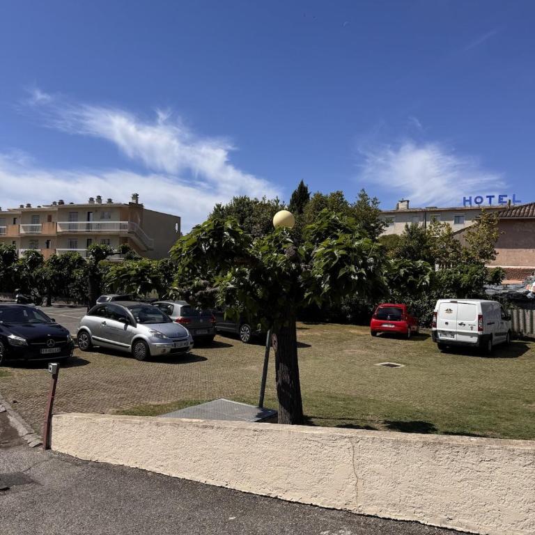 Charmant 2 pièces en RDJ - plage à 5 min à pied - Appartement 1 Chambre avec Jardin - 5