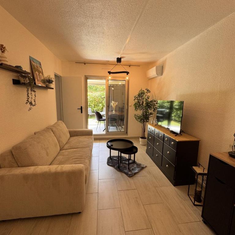 Charmant 2 pièces en RDJ - plage à 5 min à pied - Appartement 1 Chambre avec Jardin - 18