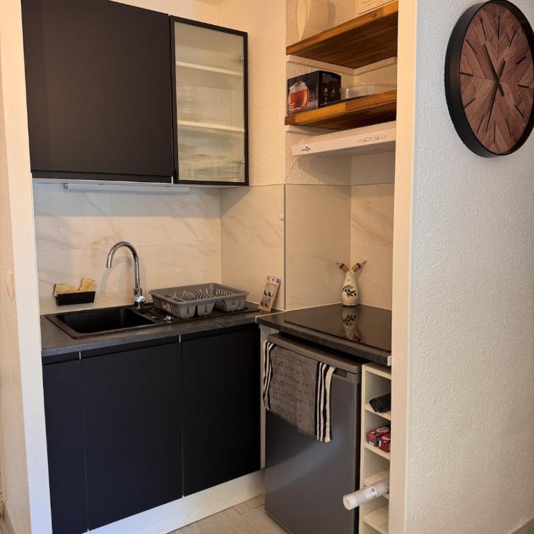 Charmant 2 pièces en RDJ - plage à 5 min à pied - Appartement 1 Chambre avec Jardin - 28