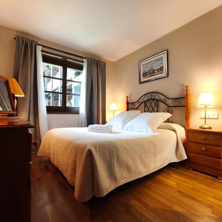 AC Apartaments Incles - Appartamento con 2 Camere da Letto e Terrazza - 9