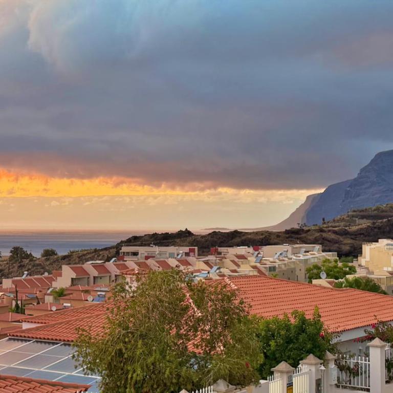 Villa with views and heated pool - Vacation Home - 53