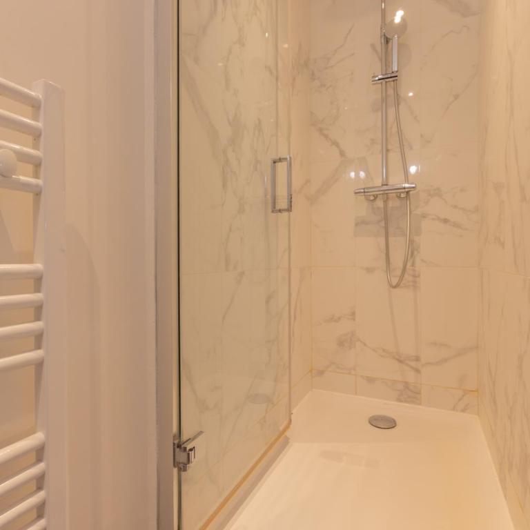 Magnifiques Appartements - Face a la Gare - Appartement 1 Chambre - 4