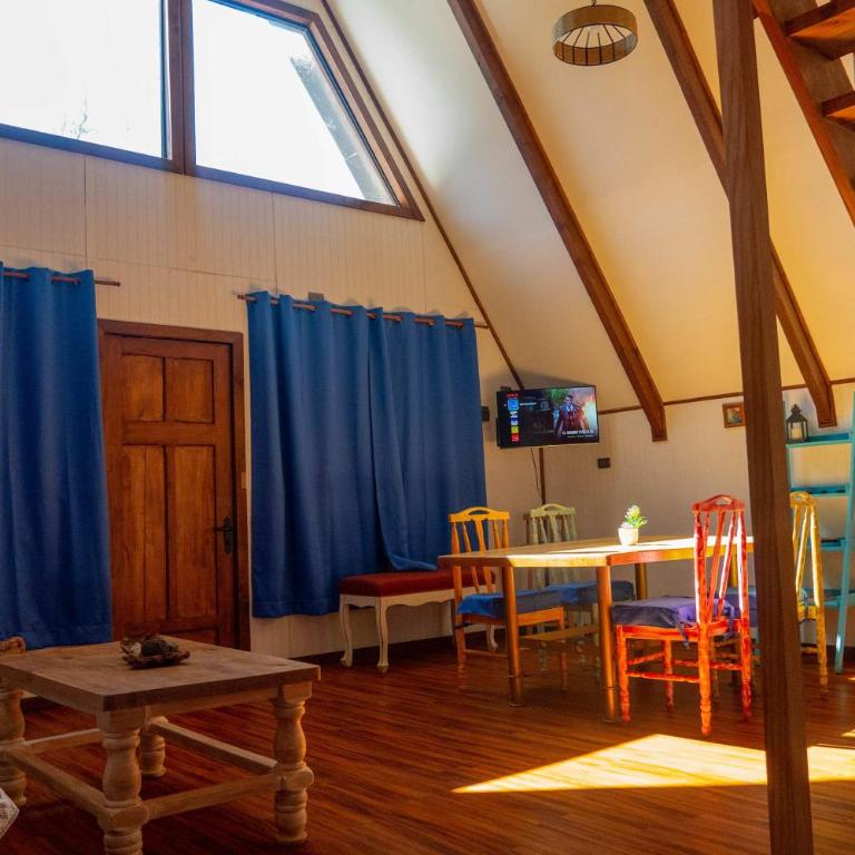 Refugio Los Ñirres Cabaña 4 personas Tinaja Parrilla Terraza TV Wifi Malalcahuello - Family Room - 7