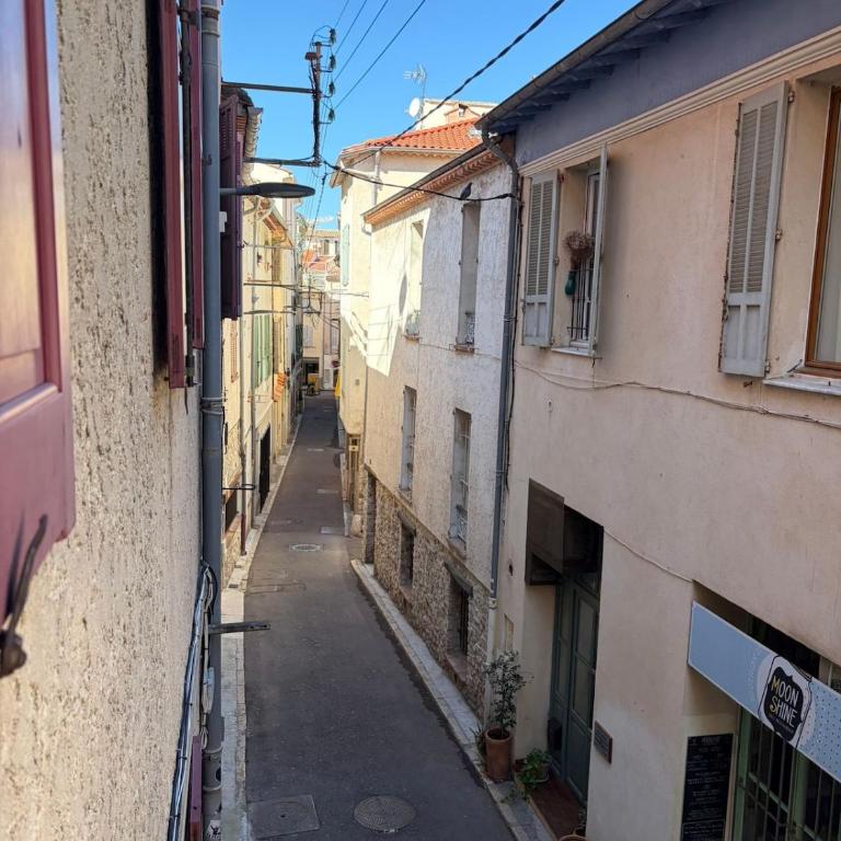 Charmant 2 pièces rue des Palmiers - Vieille ville d'Antibes - One-Bedroom Apartment - 14