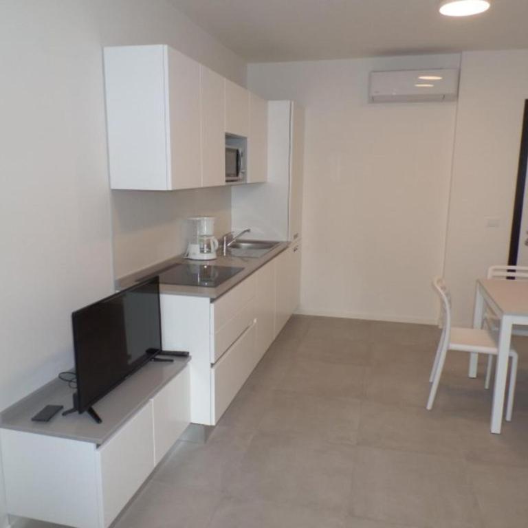 Modern two-bed flat with shared pool and hot tub - Appartamento - 10