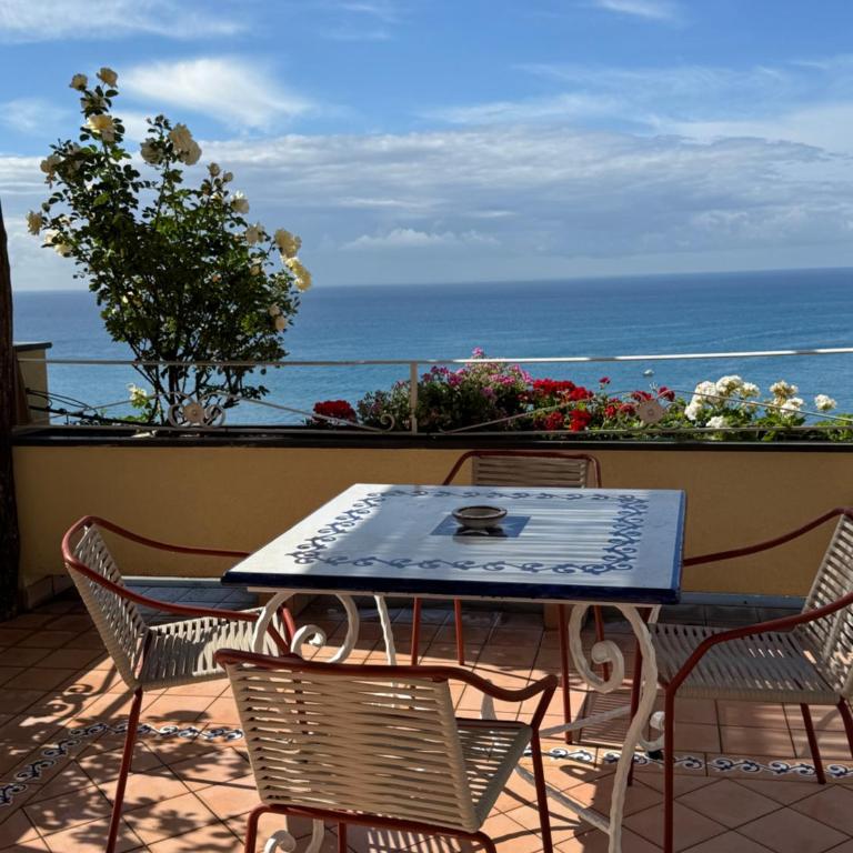 Apartments Amalfi Design Sea View accessible by 250 steps - Monolocale con Vista Mare - 5