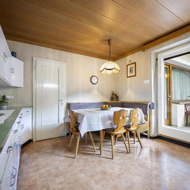 Apartment Raieta - Three-Bedroom Apartment - 4
