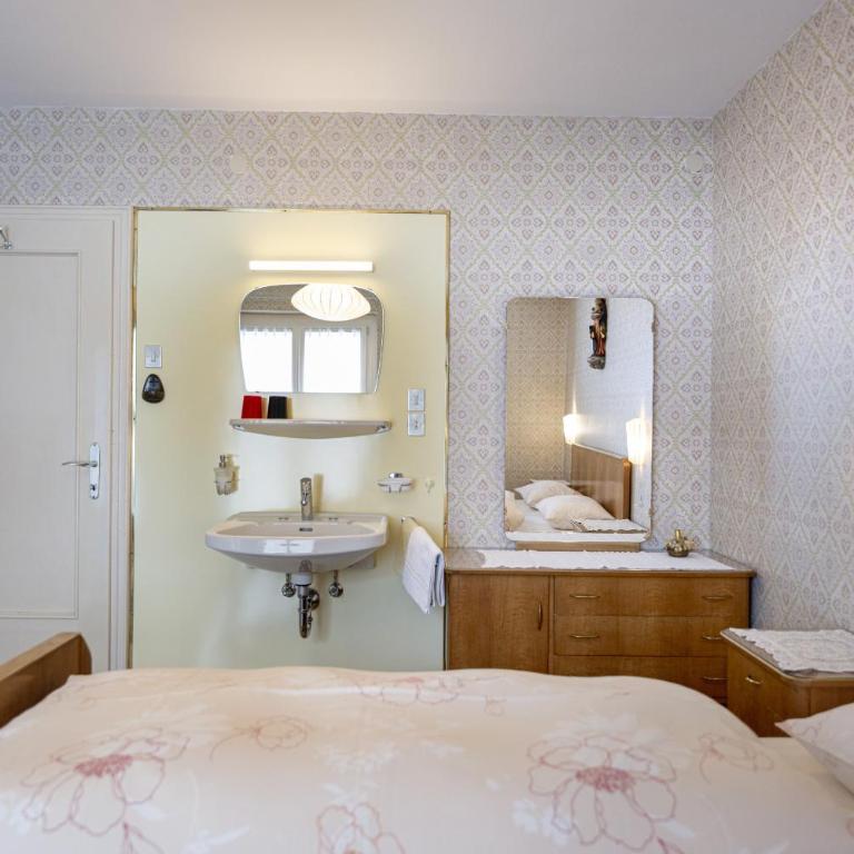 Apartment Raieta - Three-Bedroom Apartment - 12