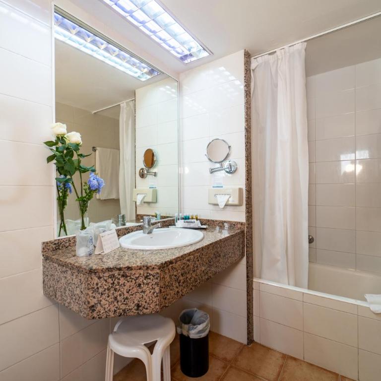 BlueBay Banús - Habitación Estándar con balcón - 4